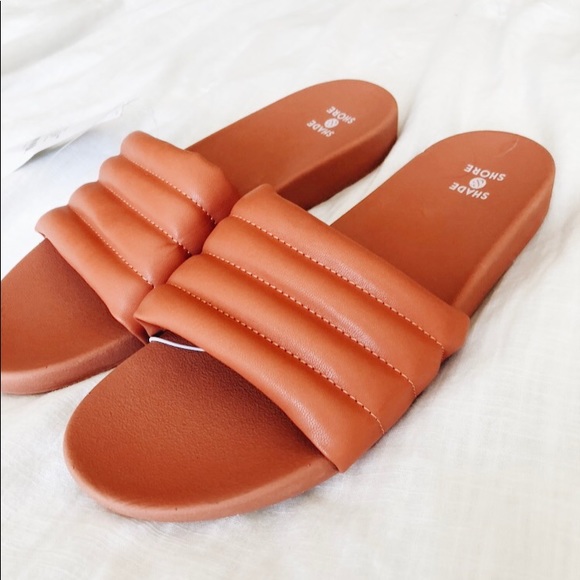 trendy red slides - Picture 2 of 4